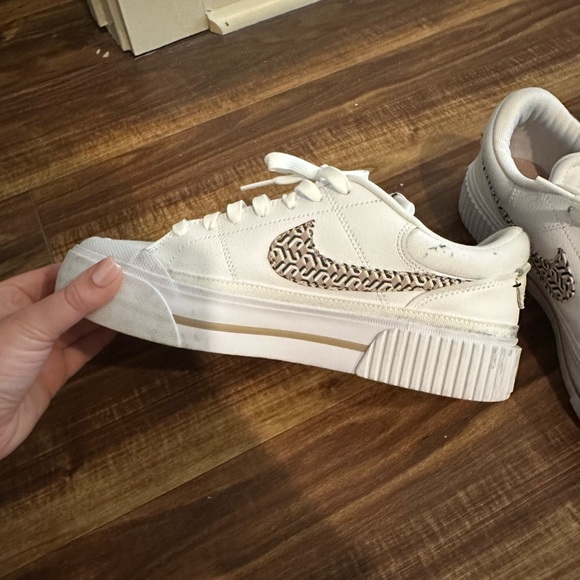 Neutral Nike Airforces - LIKE NEW - Picture 2 of 3